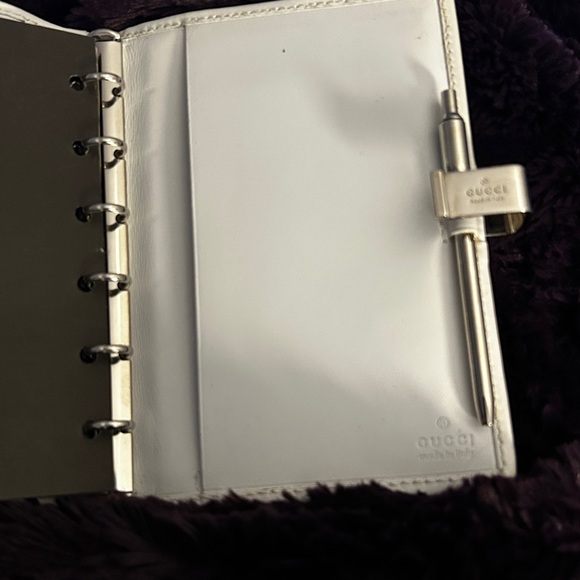 Gucci Silver and Cream Tom Ford Pineapple collection agenda. - Picture 6 of 11